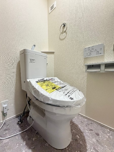 いつでも快適に使える温水洗浄便座を標準装備！冬の寒い日でも、便座がポカポカ温かいのが嬉しい  