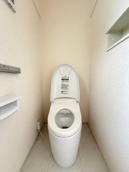 小さな窓がついているので換気もバッチリ！明るい光が差し込み、いつでも爽やかな空気をキープ  