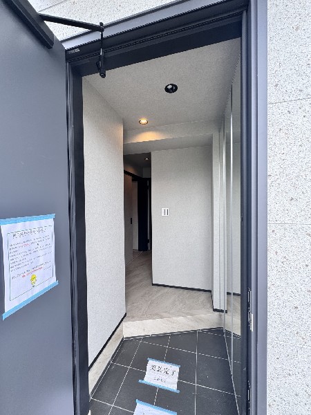 スッキリ広々とした玄関ホール。笑顔で一日をスタートでき、帰宅時も心地よい空間です。
