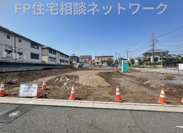 外観:南側道路なので、陽射しに満たされた空間が、日々の暮らしに癒やしを与えます。