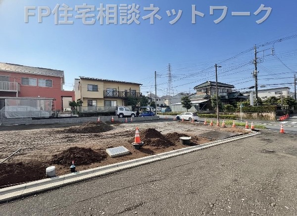 外観:周囲は落ち着いた分譲地で、小学校、公園などの子育て・教育環境が充実しています