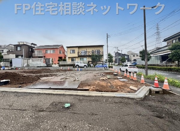 外観:前面道路12m公道の前面道路の角地の為、家全体に光と風が通り抜けます。