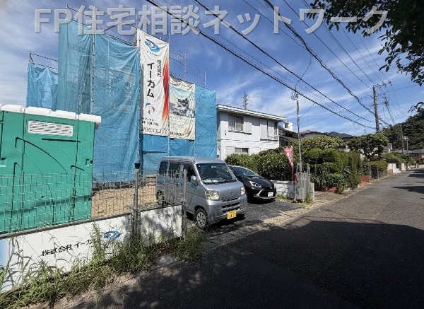 外観:整然とした街並みが広がり、高い建物がないため日当たりと開放感に恵まれています。  