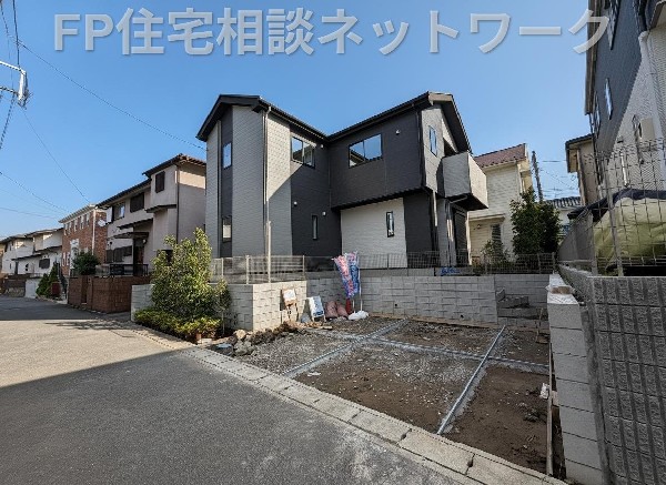 外観:落ち着きのある第一種低層住居専用地域に位置しています。  