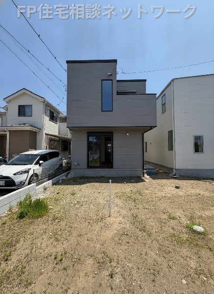 外観:街中の喧騒から離れた穏やかな住環境。光と風を感じながら、心安らぐ快適な暮らしを叶える住まいです。  
