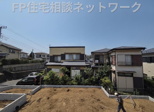外観:駅まで徒歩７分。スーパーやコンビニ等も徒歩圏内の生活至便。