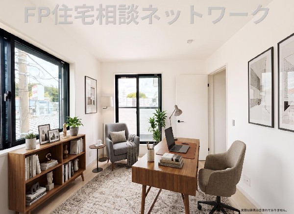 居室の明るさと広がりが、毎日の暮らしに開放感を添えます。現地でも魅力を感じられます。