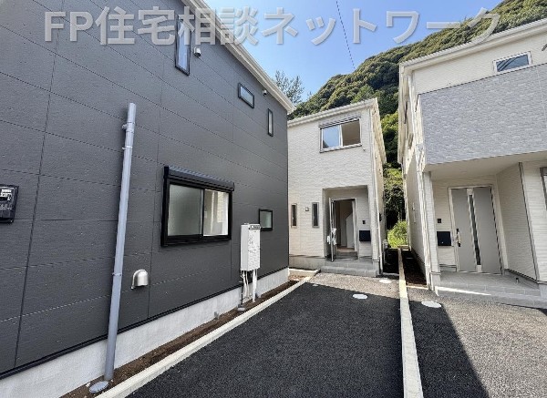 外観:車1台分の広さを備えた駐車場で、この住まいらしい使いやすさをしっかり感じられます。