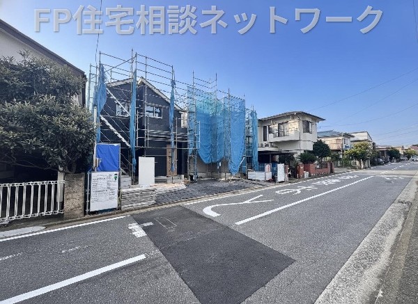 外観:低層の一戸建てが整然と並び、高い建物がないため採光や開放感に恵まれています。