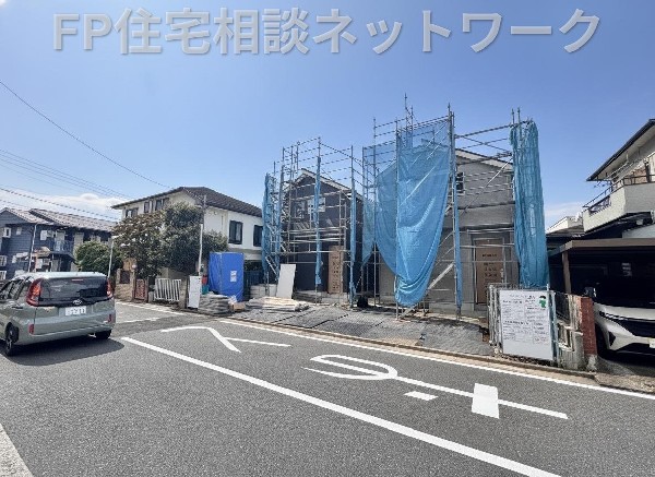 外観:六会日大前駅徒歩の立地を備えた住環境で、この住まいらしい使いやすさをしっかり感じられます。
