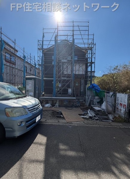 外観:前面道路がゆとりがあると、外まわりの使い勝手がぐっと広がります。暮らしにゆとりが生まれます。