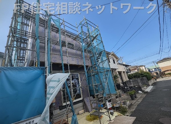 外観:周辺には四季折々の自然と触れ合えるスポットが充実し、週末の家族のお出かけにも便利です。  