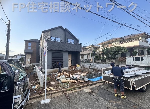 外観:遮るもののない大空から、あたたかな太陽の恵みがリビングの隅々までたっぷりと降り注ぎます。  