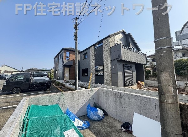 外観:四季の自然に触れ合えるスポットが周辺に多く、散歩やジョギング、家族の週末の遊びに最適です。  
