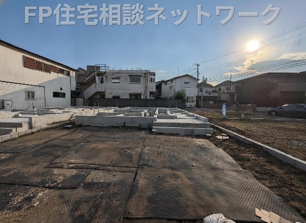 外観:閑静な車通りの少ない道路。お車の出し入れが苦手なママや小さなお子様にも安心ですね。