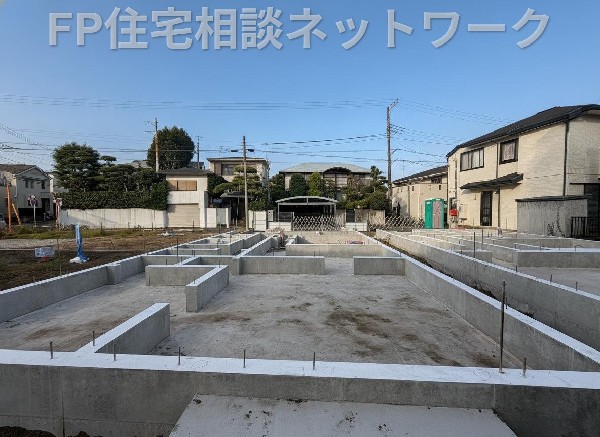 外観:青空を背景に凛と立つスタイリッシュな外観が、住まう人に誇りを与えてくれます。