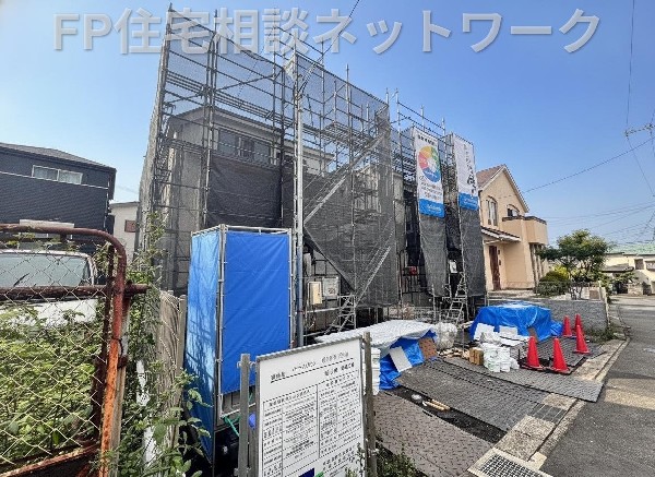 外観:落ち着きのある第一種低層住居専用地域に位置しています。  