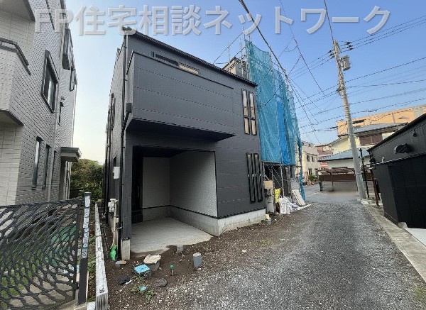 外観:空が広く、緑の多い閑静な趣を感じる環境です。  