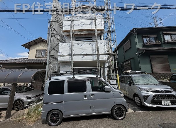 外観:駅徒歩圏という高い利便性を享受しながら、落ち着きのある住環境に寄り添う魅力的な立地です。    