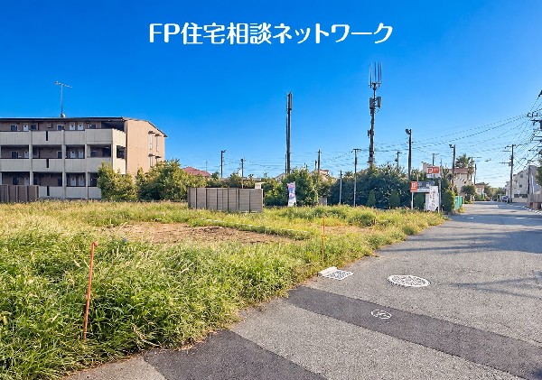 外観:  落ち着きのある第一種低層住居専用地域に位置しています。  