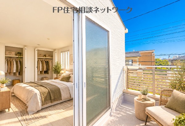陽当り良好なバルコニー。（本画像はAI加工済みであり、家具等はなく価格にも含まれていません）  