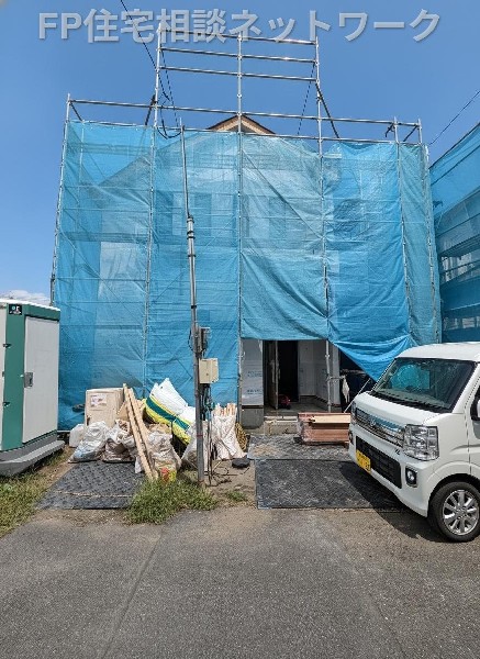 外観:青空を背景に凛と立つスタイリッシュな外観が、住まう人に誇りを与えてくれます。